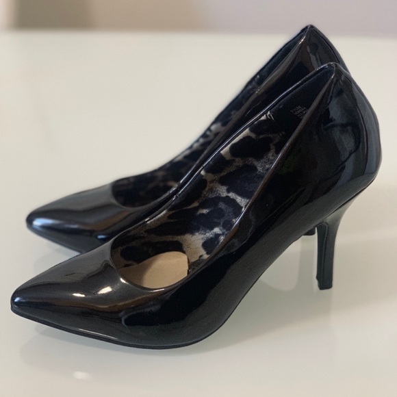 Rampage Black Pointed Toe Heels - Picture 3 of 4